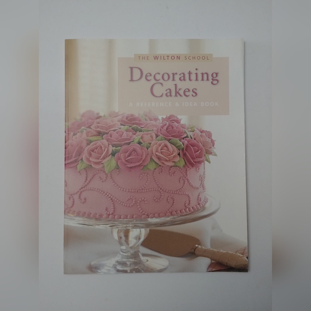 The Wilton School  Decorating Cakes